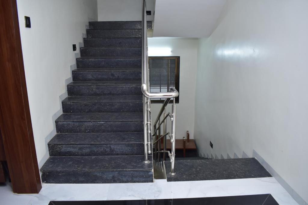 Hotel Sai Sandesh Ширди Екстериор снимка