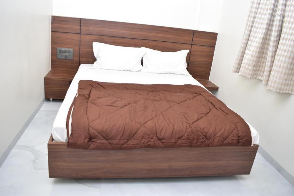 Hotel Sai Sandesh Ширди Екстериор снимка