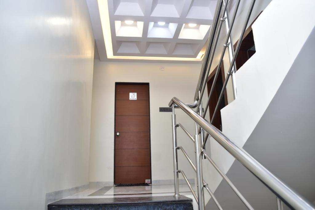 Hotel Sai Sandesh Ширди Екстериор снимка