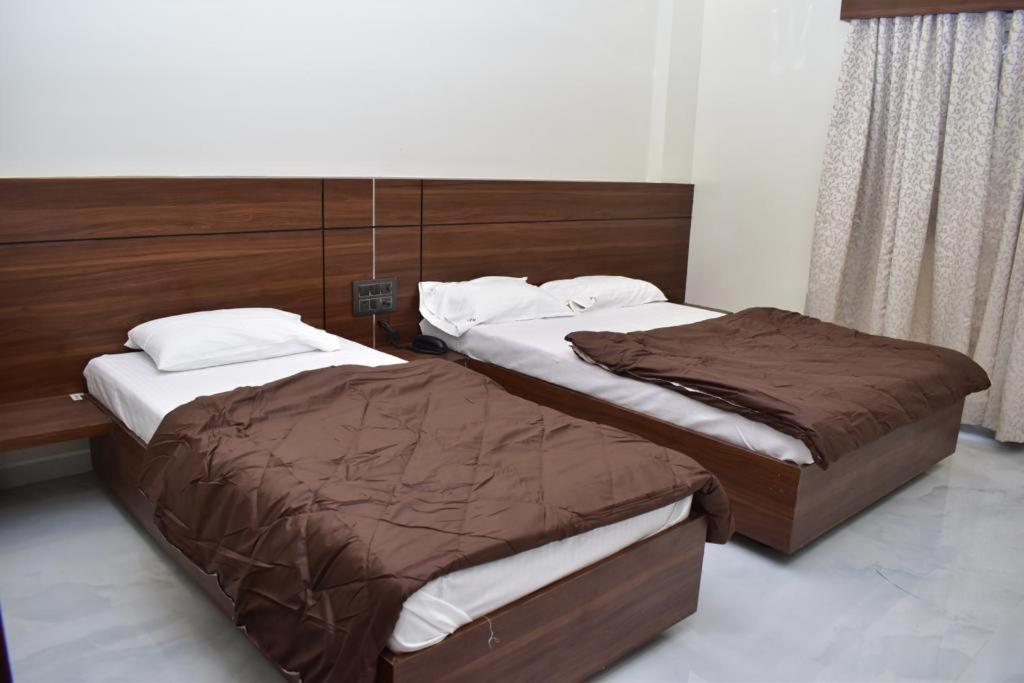 Hotel Sai Sandesh Ширди Екстериор снимка