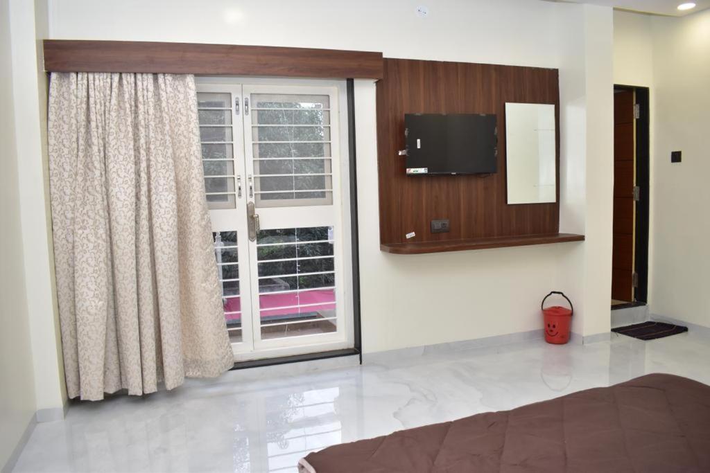 Hotel Sai Sandesh Ширди Екстериор снимка
