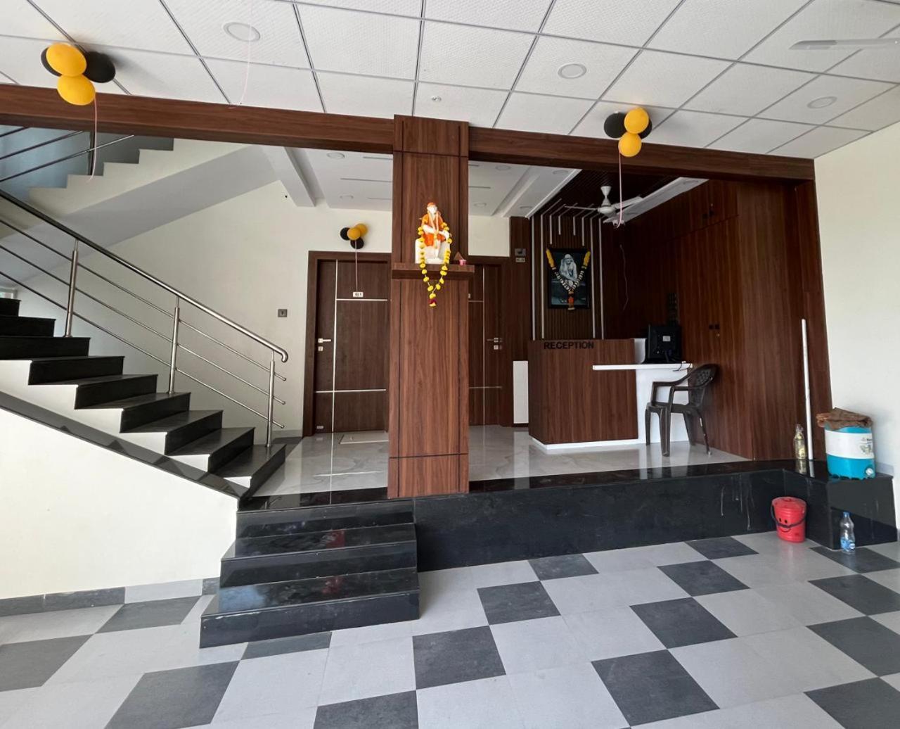 Hotel Sai Sandesh Ширди Екстериор снимка