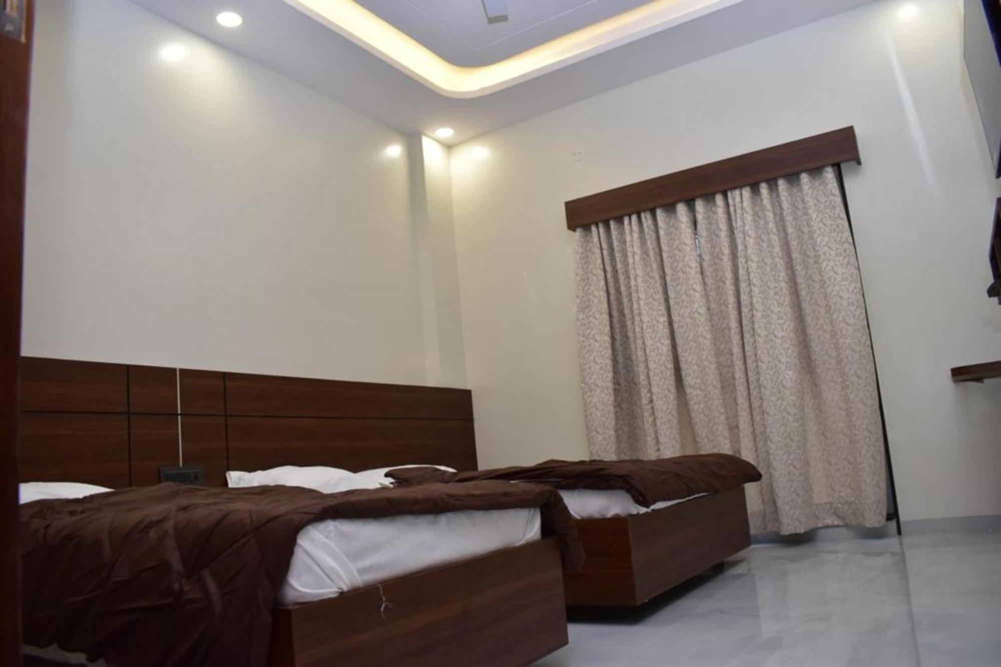 Hotel Sai Sandesh Ширди Екстериор снимка